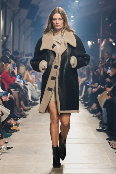 Look 17